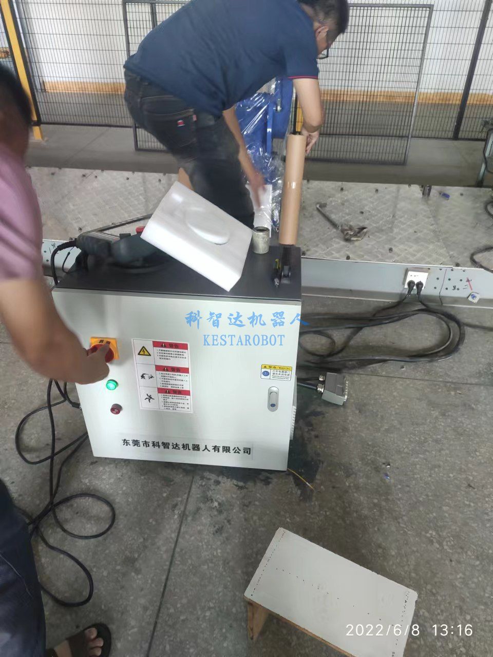 四軸關節機器人批量生產中(圖4) 四軸關節機器人批量生產中(圖4)