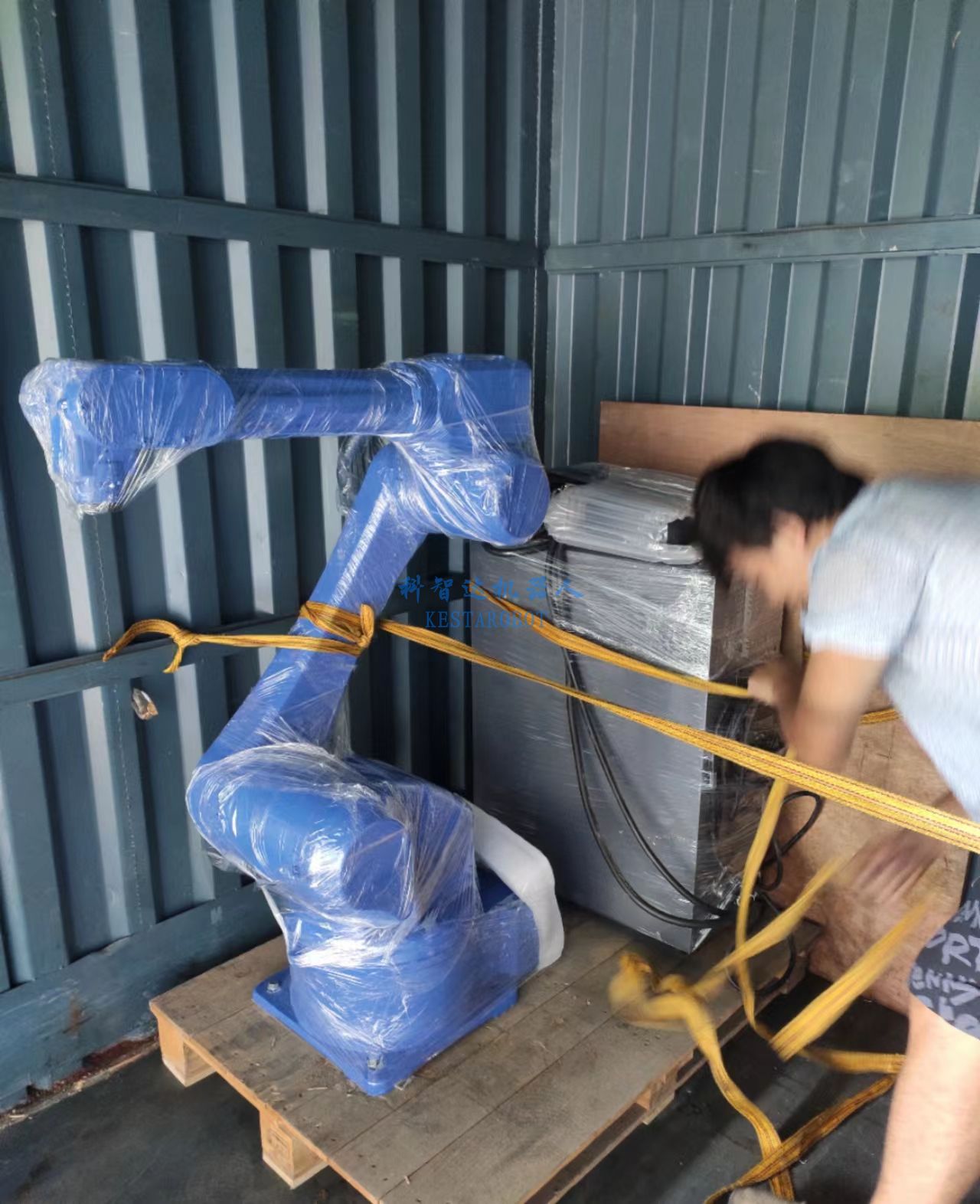 噴涂機(jī)器人本體出貨一臺(tái)(圖1)